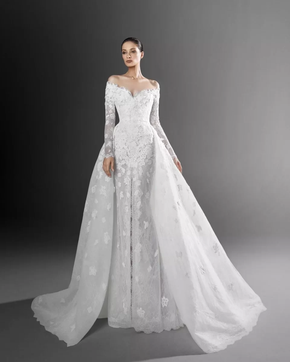 لباس عروس با توجه به فرم بدن- لباس عروس یقه دلبری
