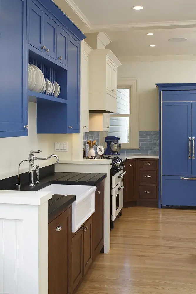 رنگ آبی کمرنگ برای آشپزخانه