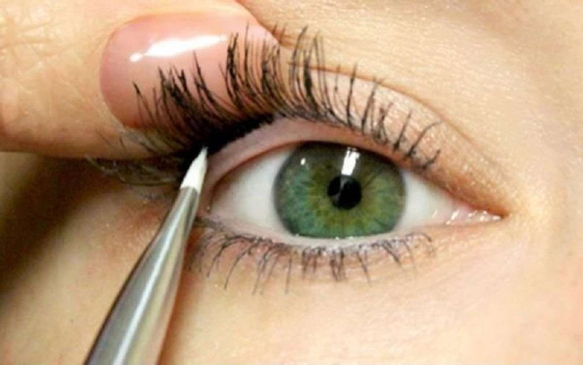 آموزش آرایش آنجلینا جولی-خط چشم برای پر تر نشان دادن مژه