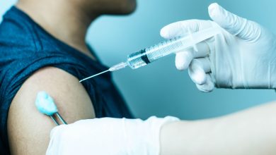 علت تزریق واکسن در بازو