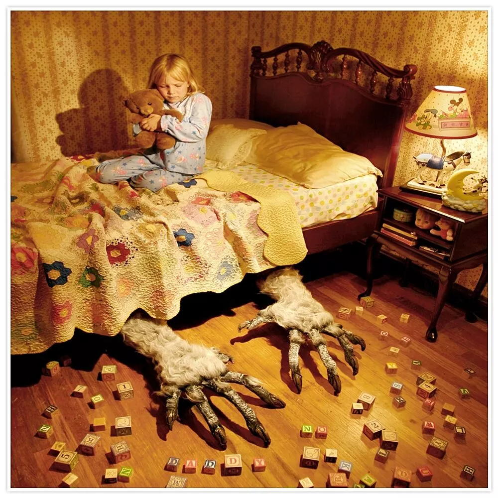 عکس های وحشتناک- هیولا زیر تخت