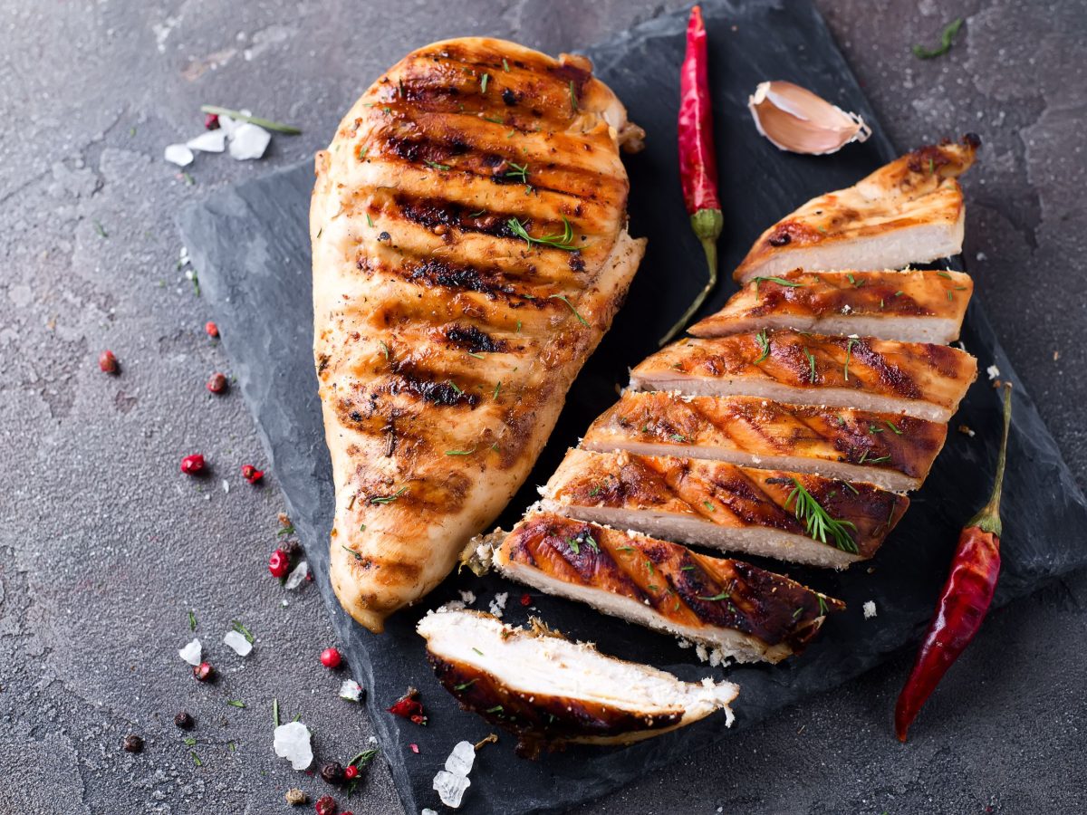  5 ماده غذایی سالم برای کاهش وزن-سینه مرغ و گوشت بدون چربی