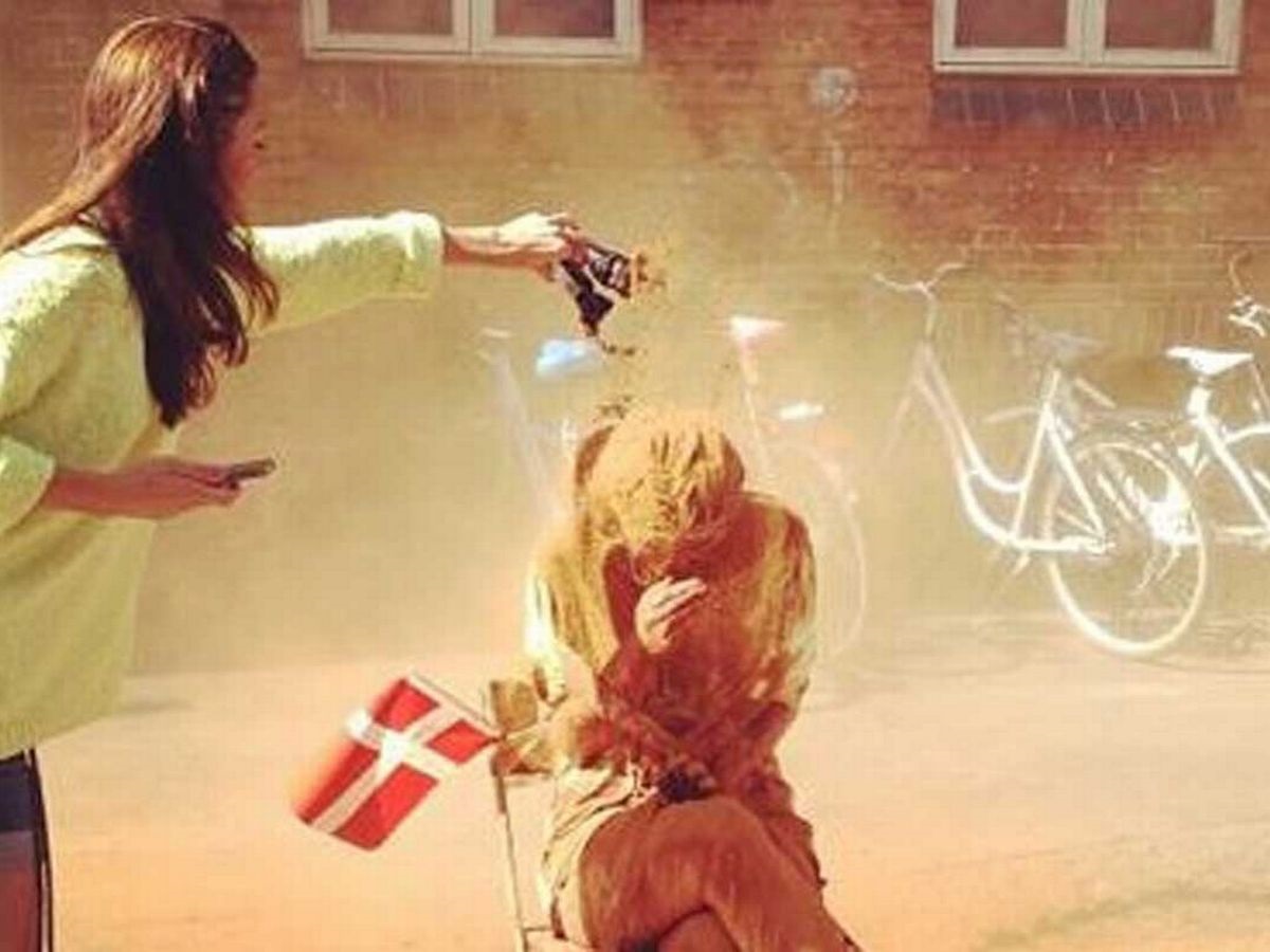خفن ترین و عجیب ترین جشن ها4: دارچین برای مجردها در دانمارک