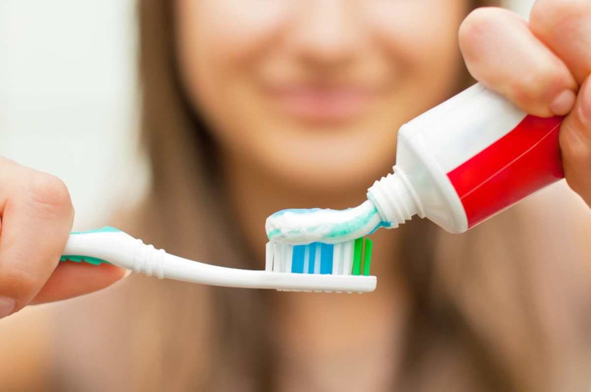 روش های فوری از بین بردن جوش3: استفاده از خمیر دندان برای پوست‌های حساس ممنوع 