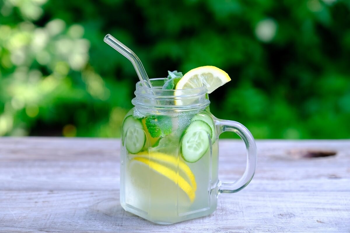 اسپری خنک کننده طبیعی عکس2- آب لیمو و خیار