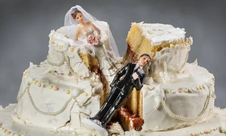 شوخی با کیک عروسی-کیک آسیب دیده