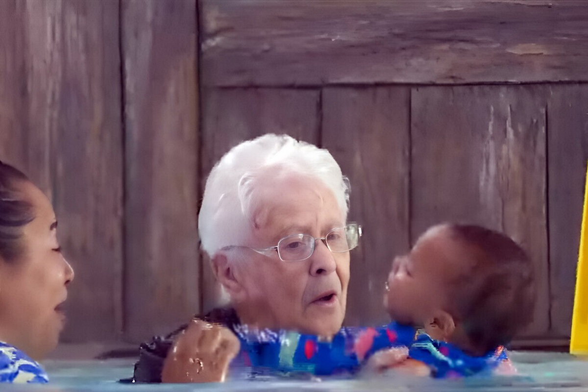 پگی کونزاک مربی 102 ساله شنا
