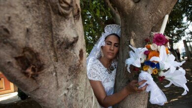 ازدواج زنان با درخت