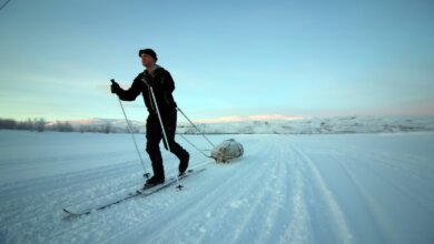 اسکی انفرادی در سراسر قطب جنوب برای تحقیق علمی