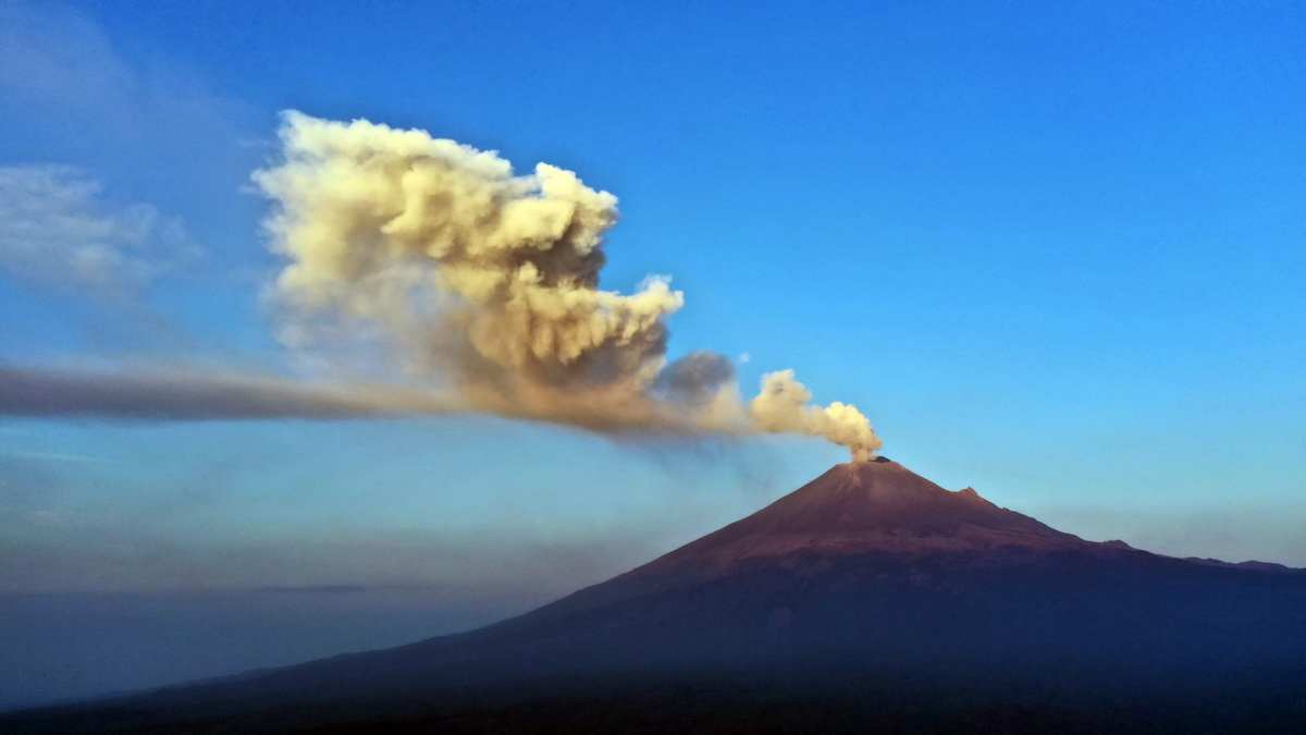 فوران آتشفشان پوپوکاتپتل در مکزیک