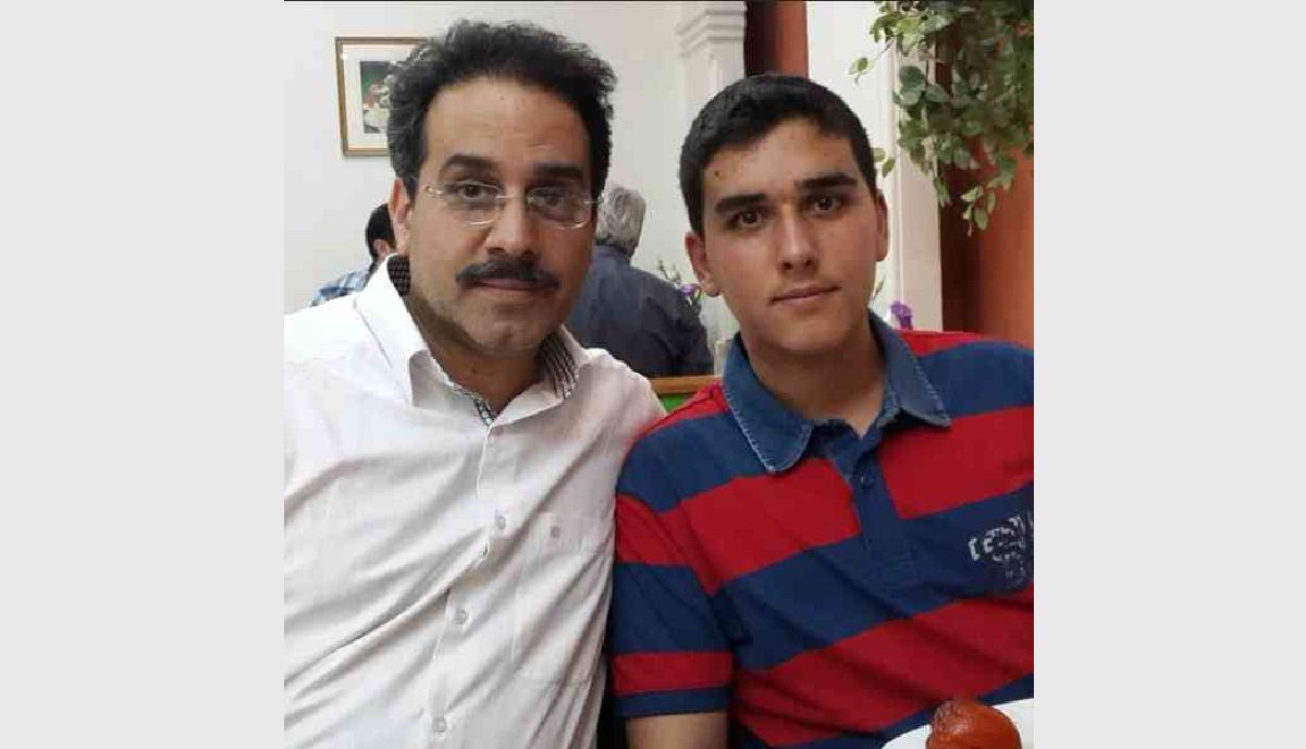 آقای مجری در کنار پسرش