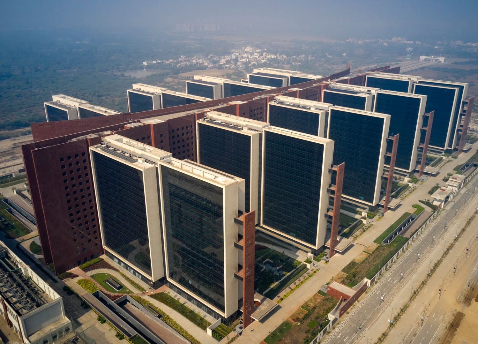 بزرگترین مرکز اداری جهان در هند