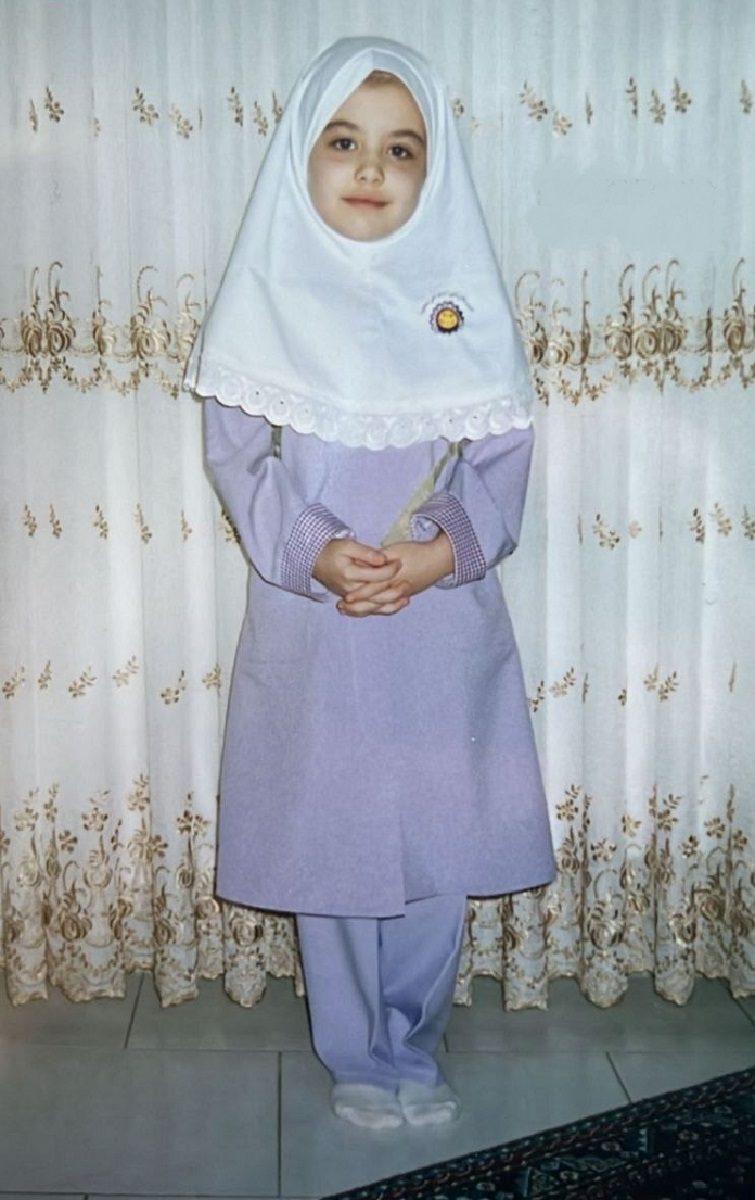 کودکی ریحانه پارسا
