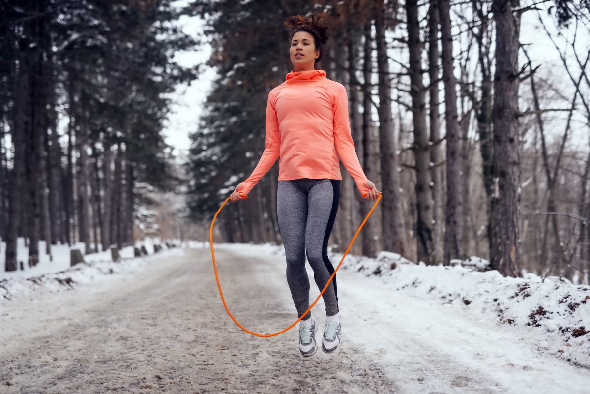 کم کردن وزن با طناب زدن-طناب زدن در زمستان