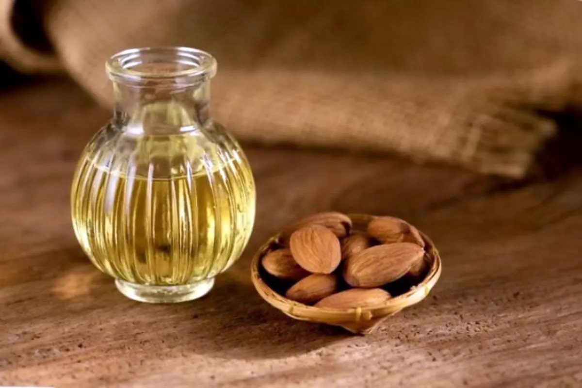 فواید عالی چرب کردن و ریختن روغن در ناف-روغن بادام