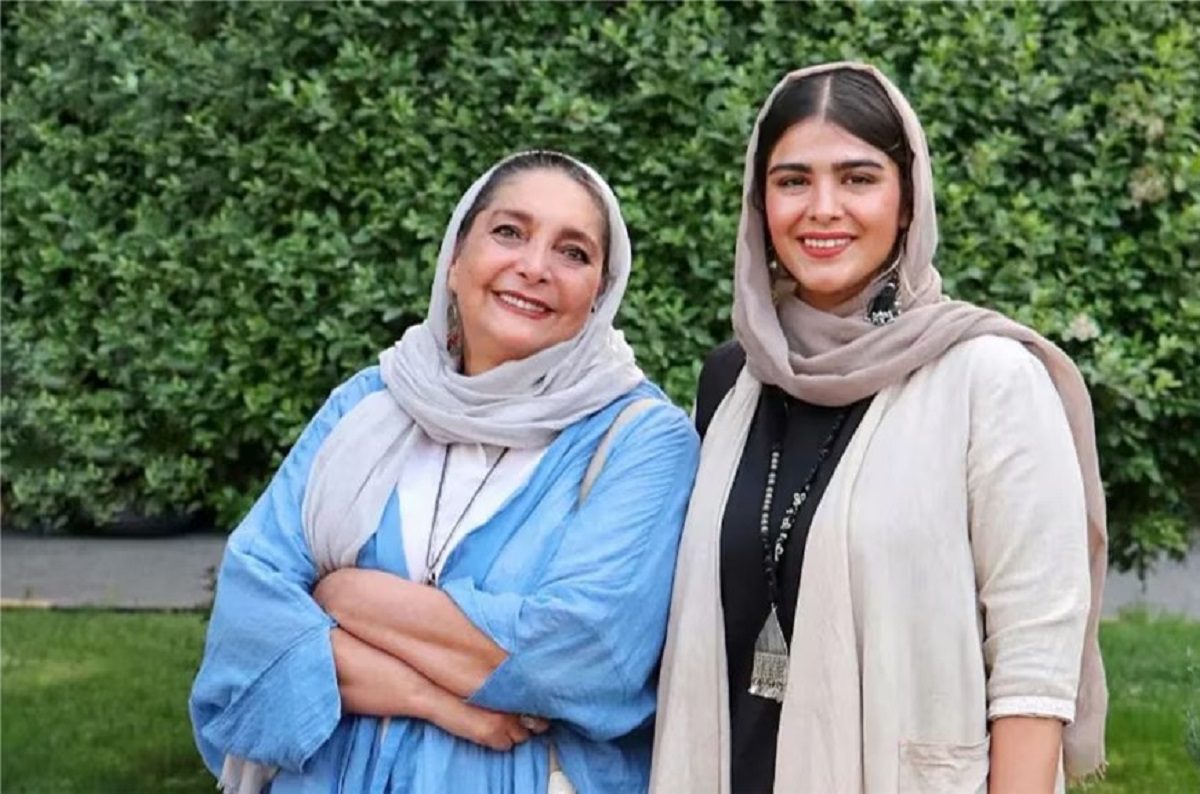 مادر و خواهر پگاه اهنگرانی