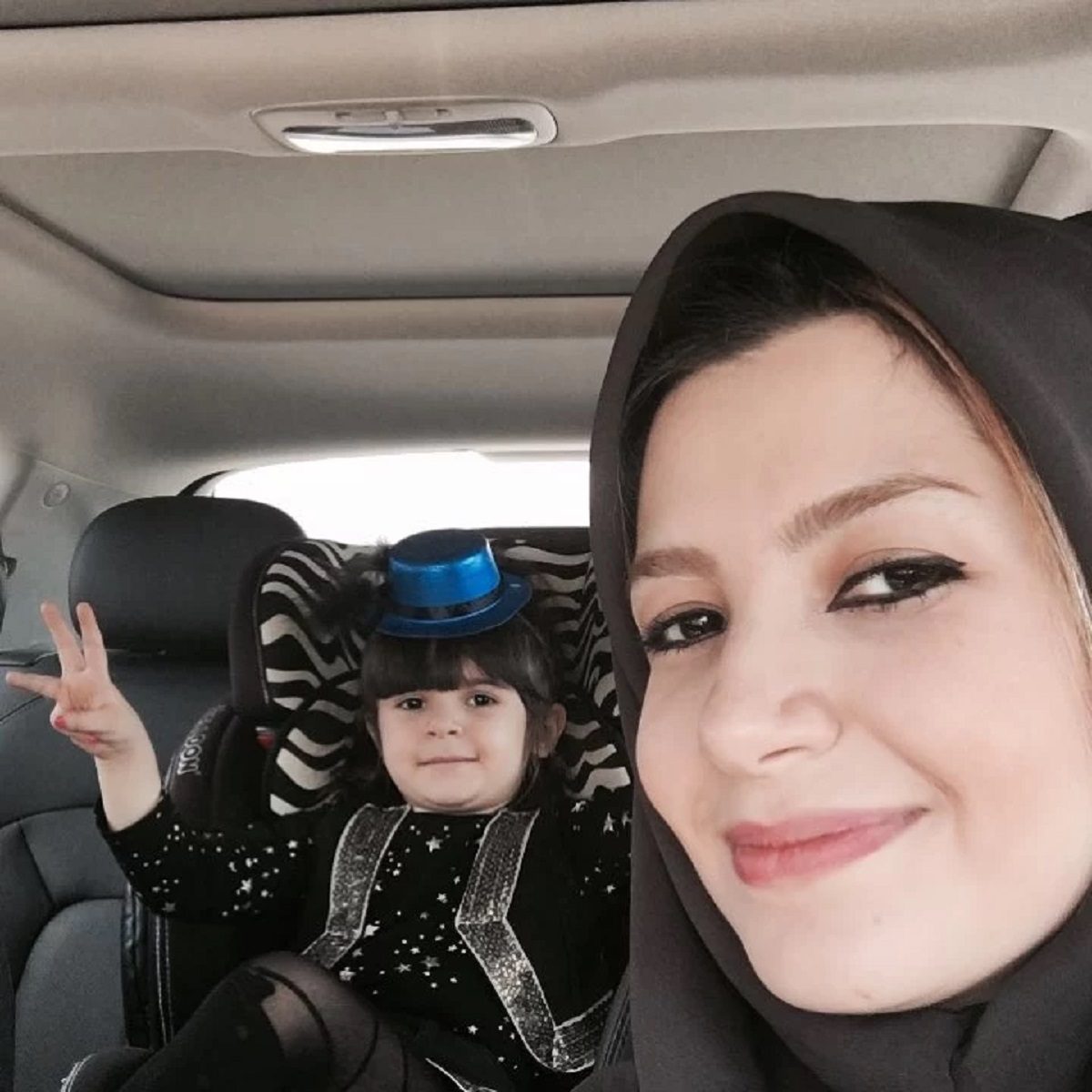 ملیکا زارعی(خاله شادونه) و دخترش