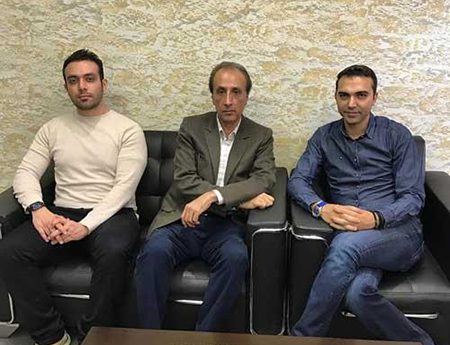 محمدرضا حیاتی و پسرانش محمدرضا حیاتی به همراه پسرانش