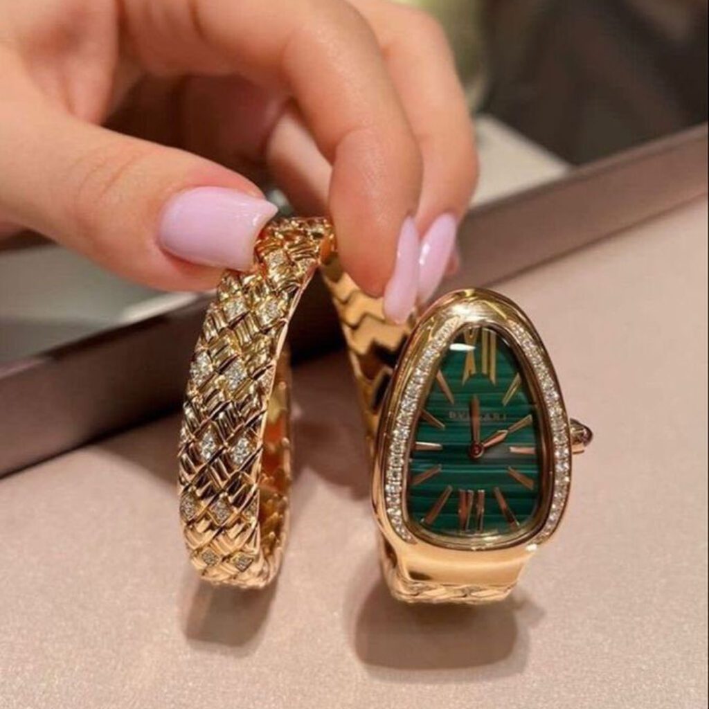 ساعت مچی صفحه سبز زنانه زیبا