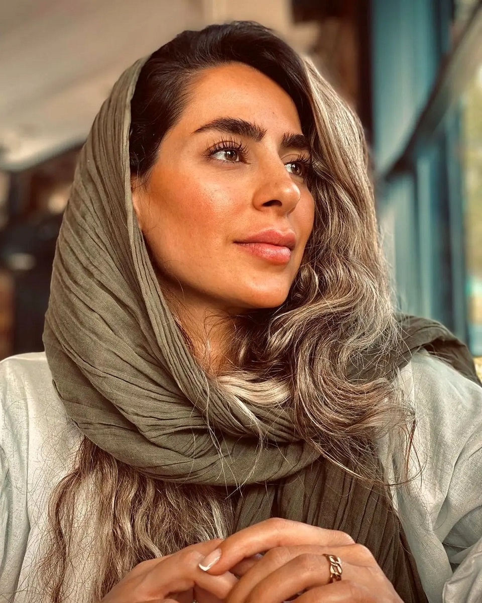 تیپ متفاوت سمانه پاکدل در کافه‌ 1