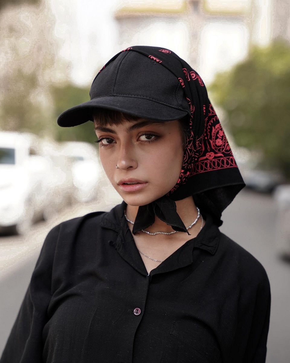 ستایش دهقان با پیرسینگ بینی 1