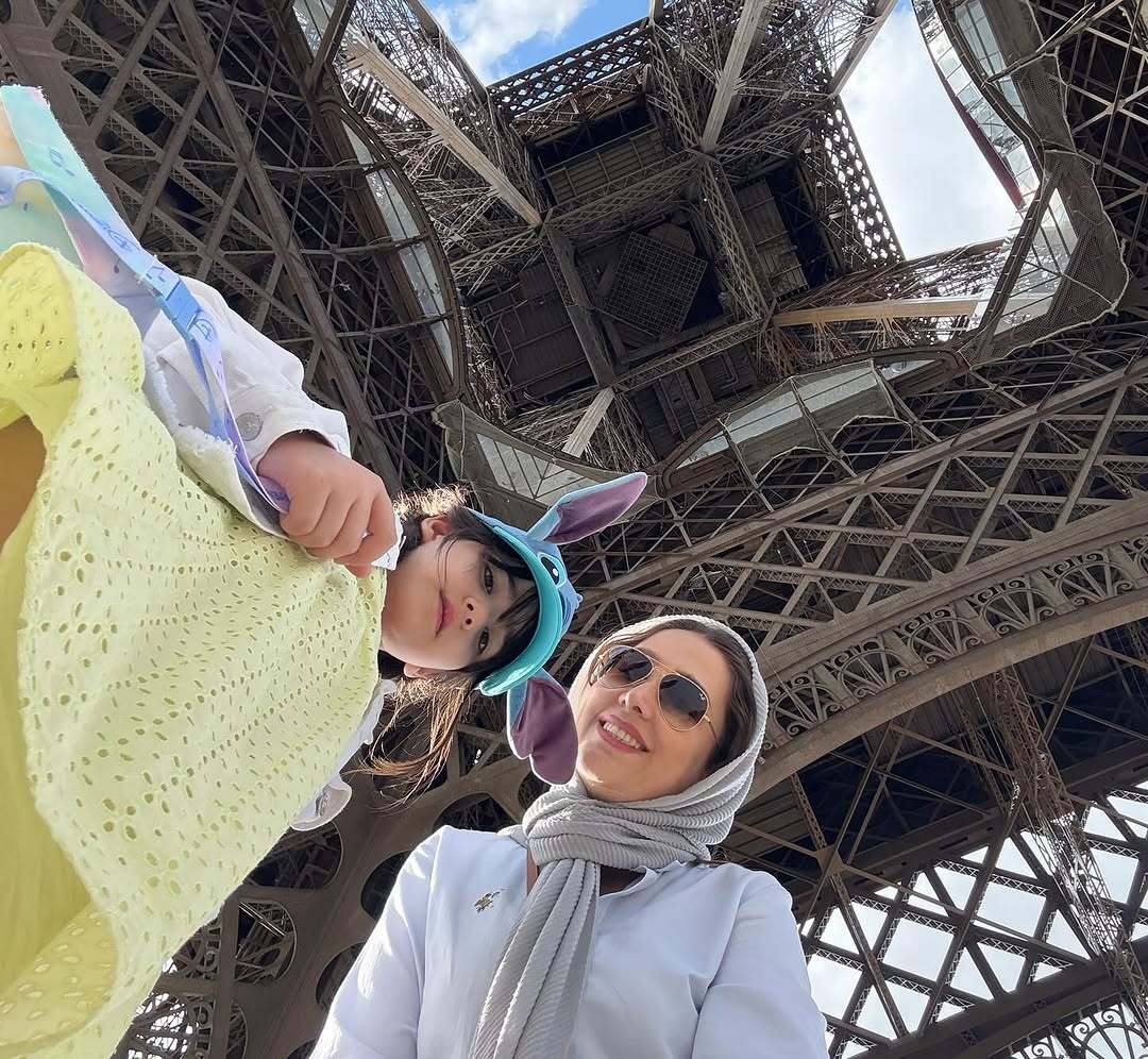 سارا روستاپور و دخترش در پاریس 1