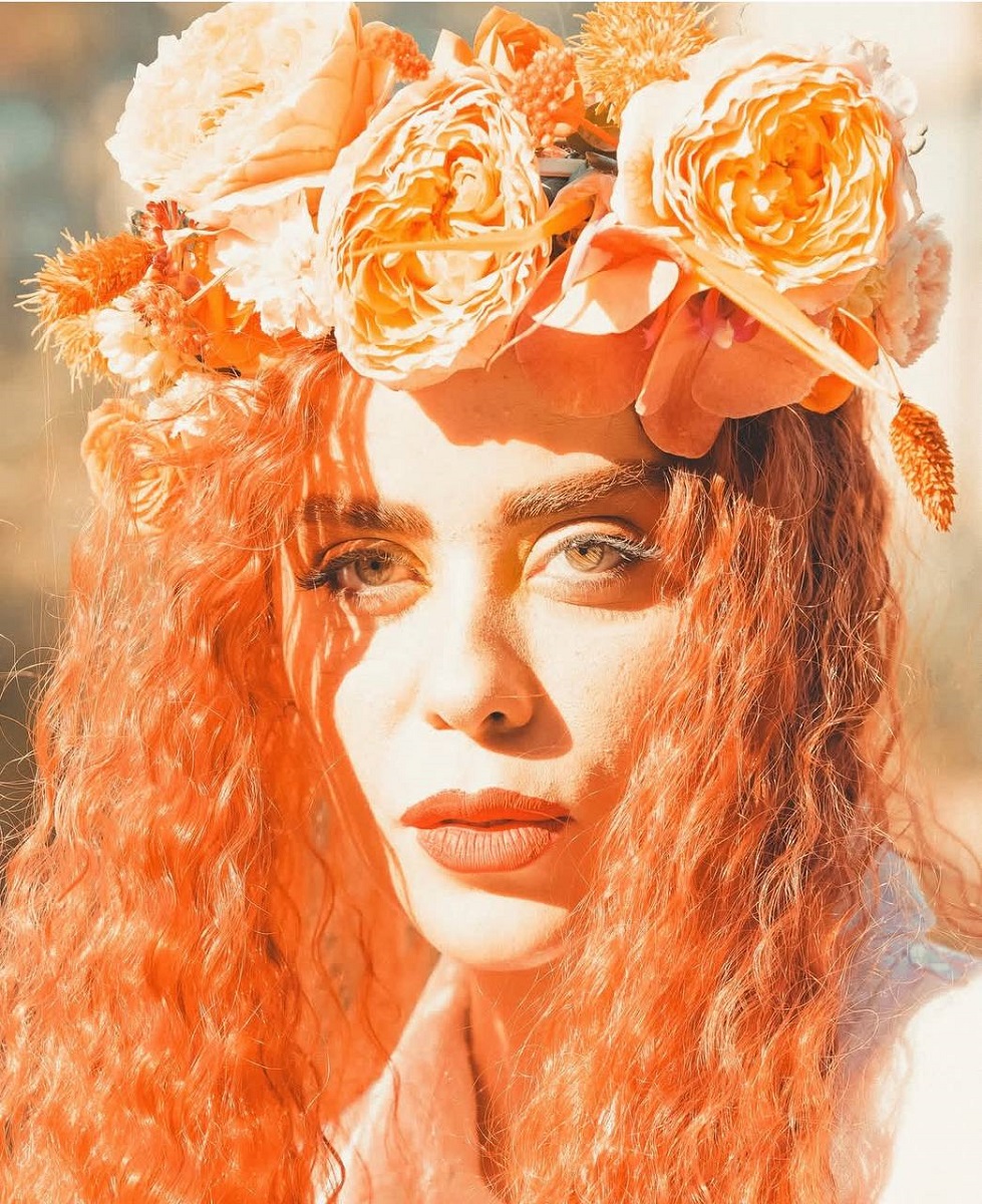 الهام اخوان با موهای نارنجی 2