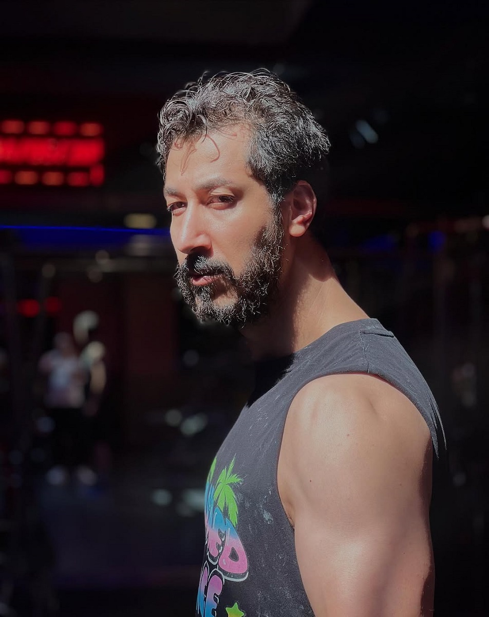 تیپ متفاوت بهرام افشاری در باشگاه 1