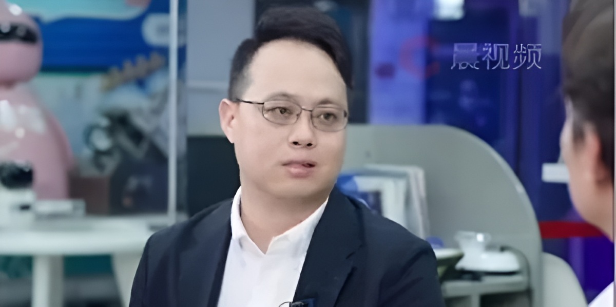 ربات انسان‌نمای باردار-1