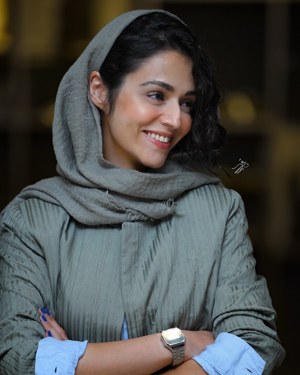 سوگل خلیق در اولین دوره جشن اهدای جوایز نگاه 1