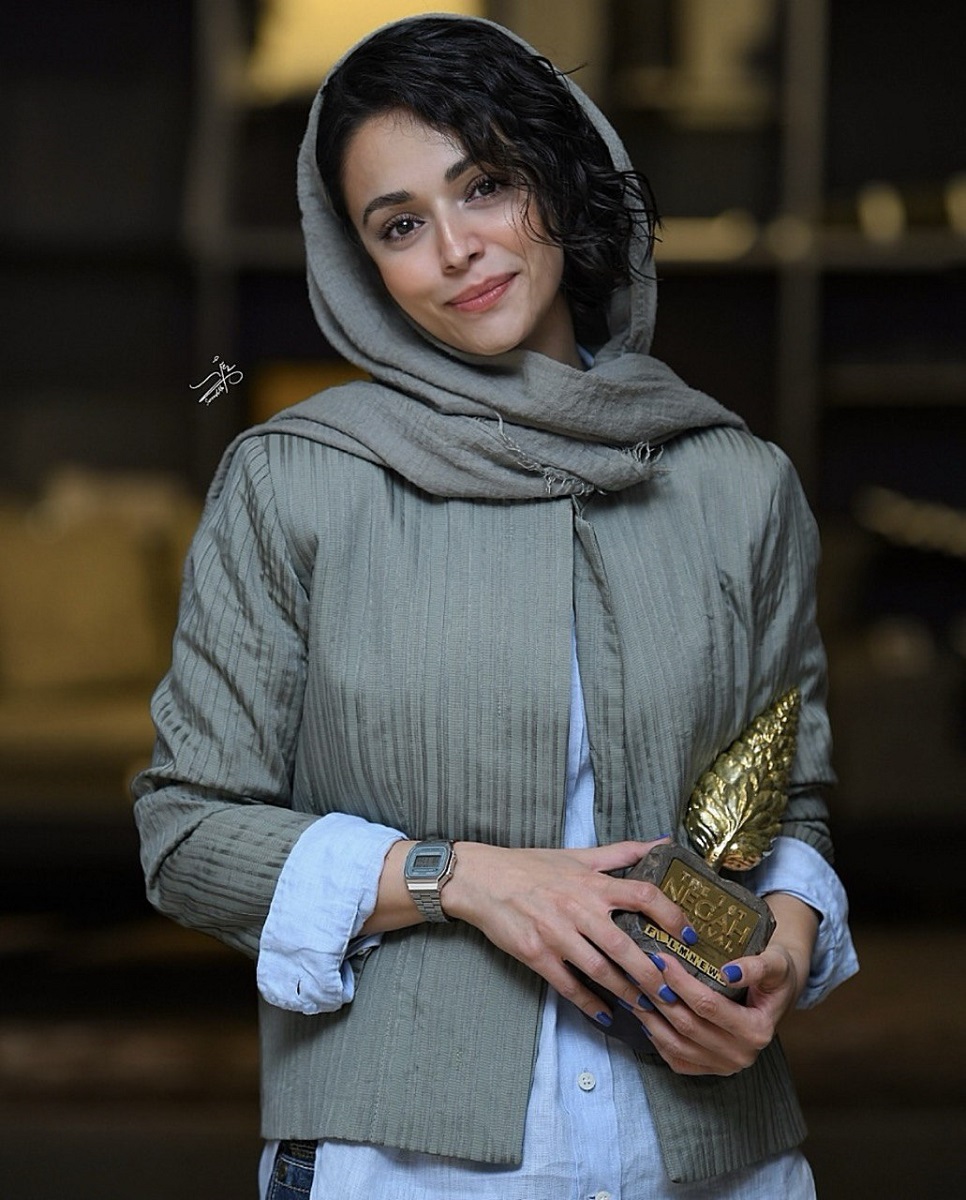 سوگل خلیق در اولین دوره جشن اهدای جوایز نگاه 3