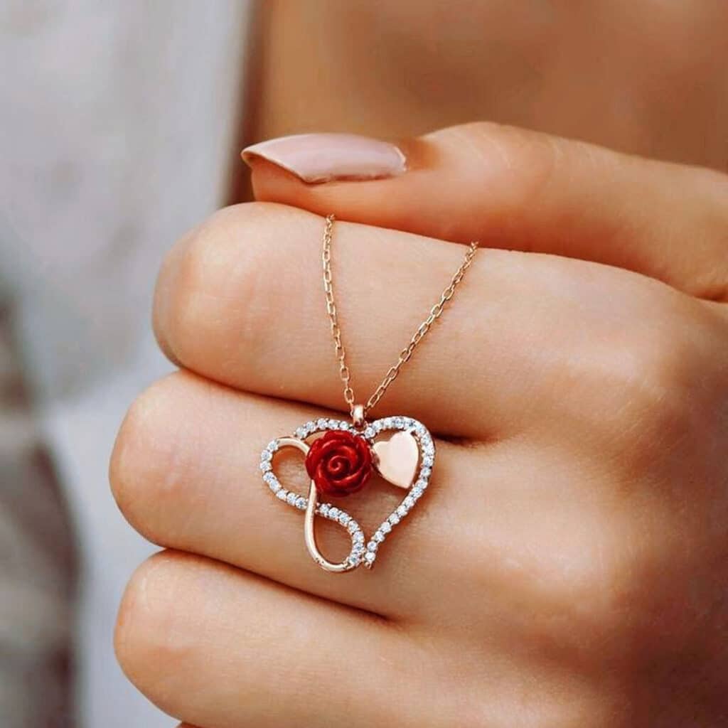 گردنبند قلبی طرح گل