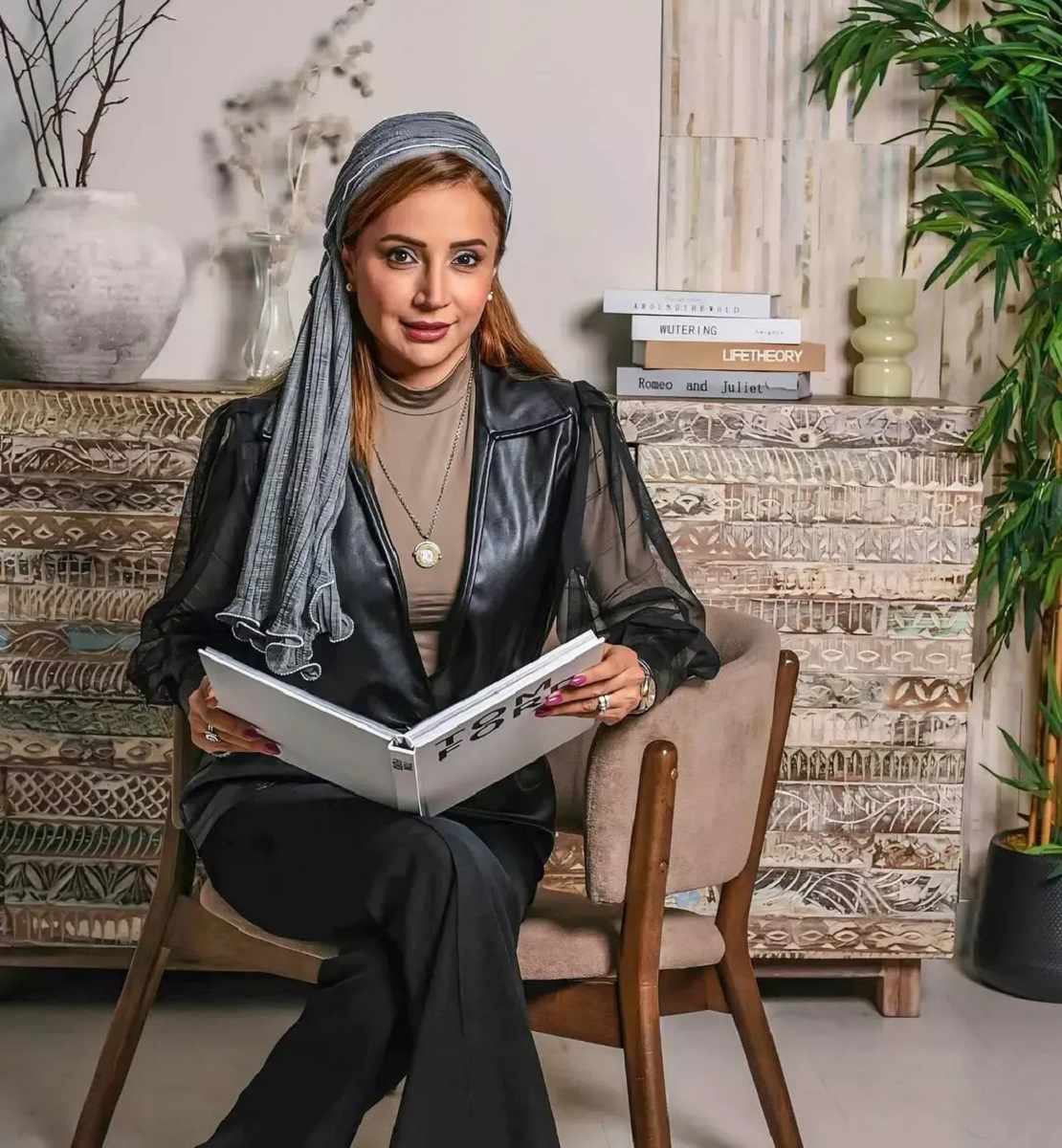 سادگی و جذابیت در استایل هنری شبنم قلی خانی 3