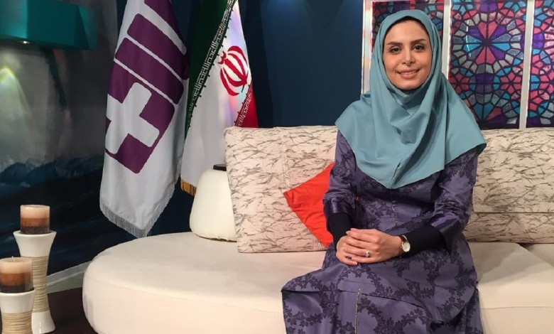 نجمه جودکی در یک کافه