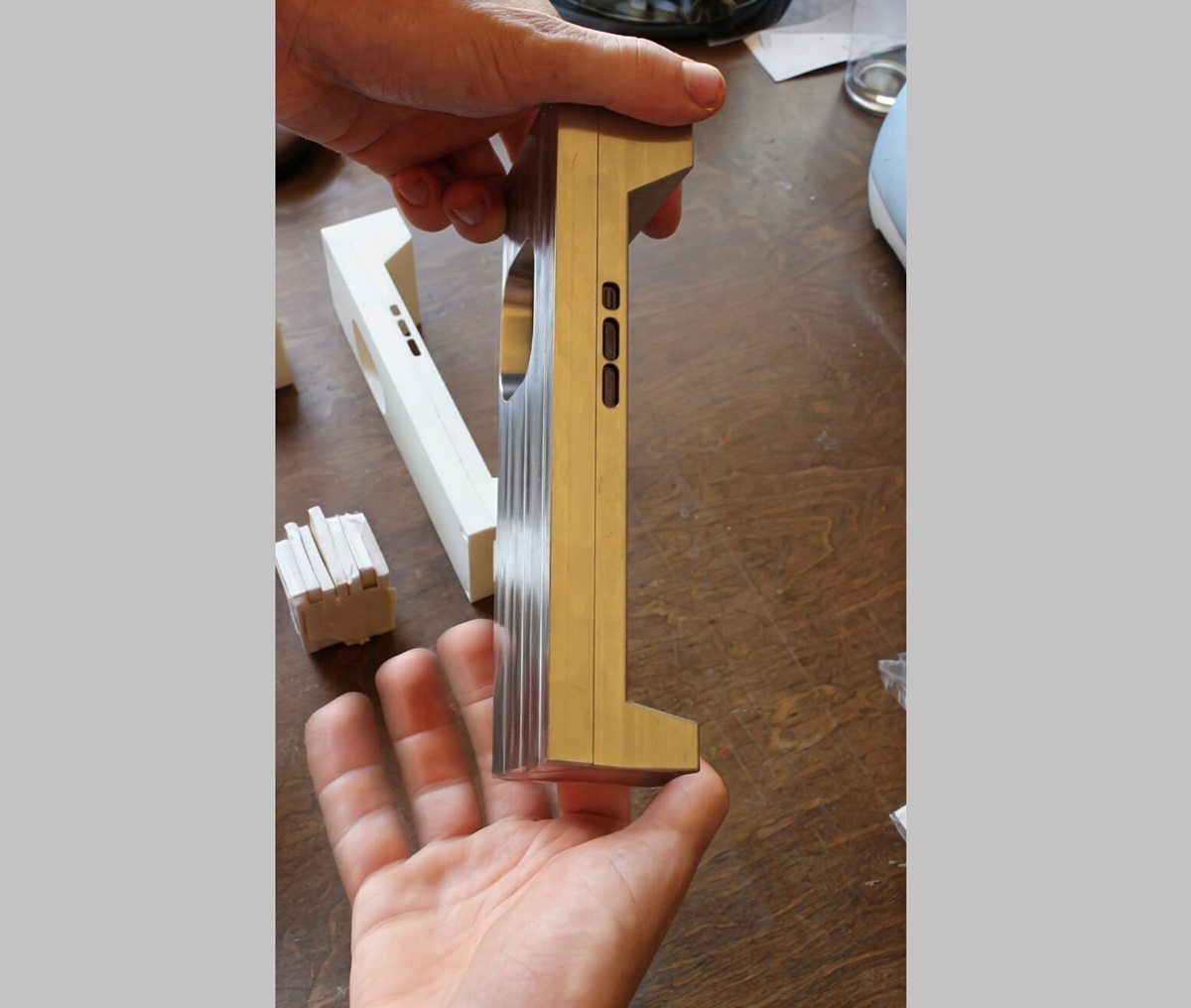 قاب گوشی که اعتیاد به تلفن همراه را کم می کند-2