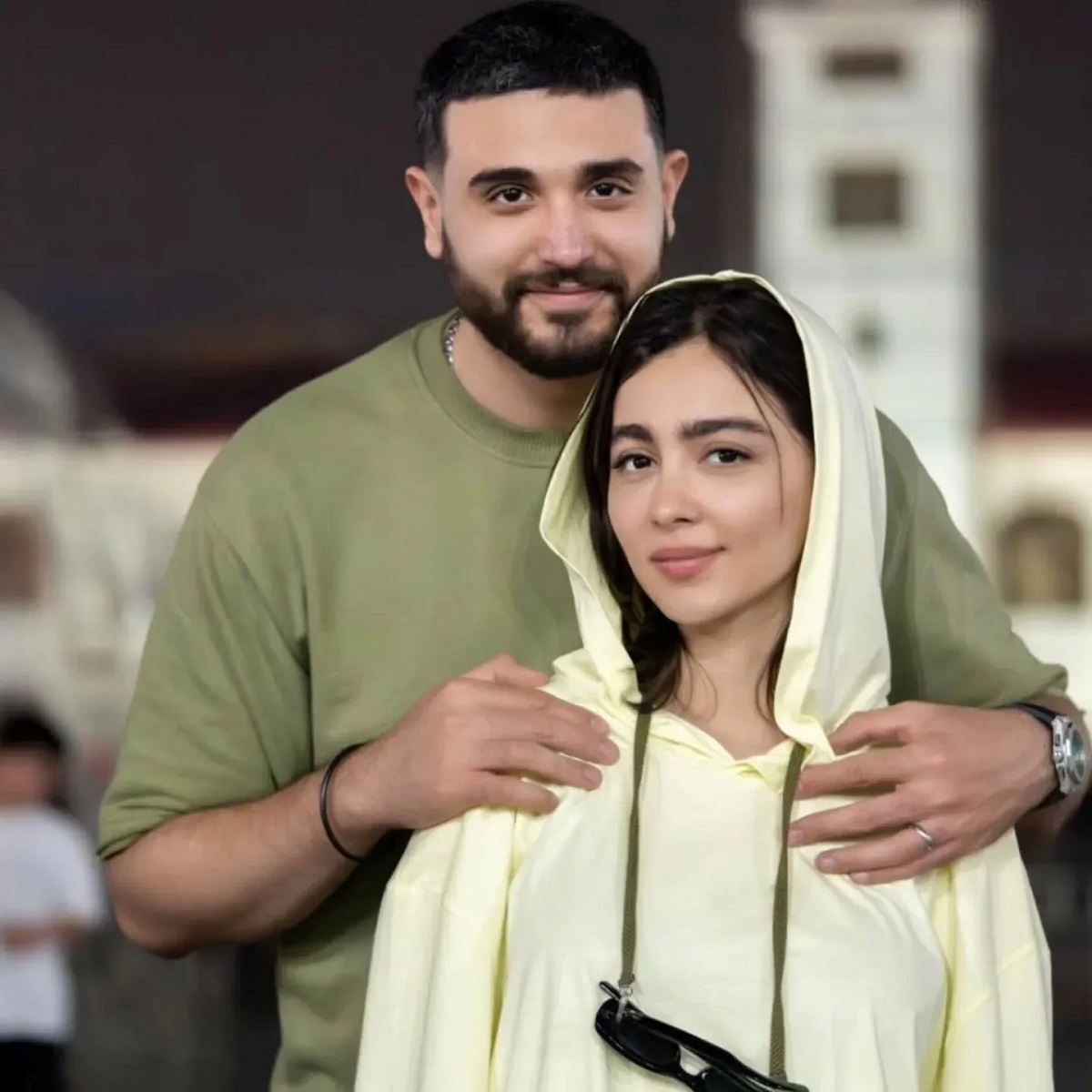 نیکا پایتخت در کنار همسرش در رشت 1
