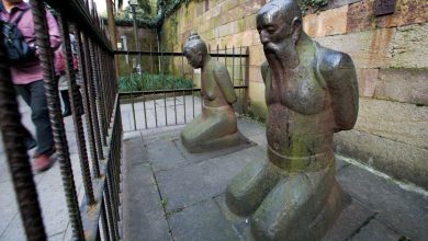 مجسمه‌هایی که هر روز کتک می‌خورند