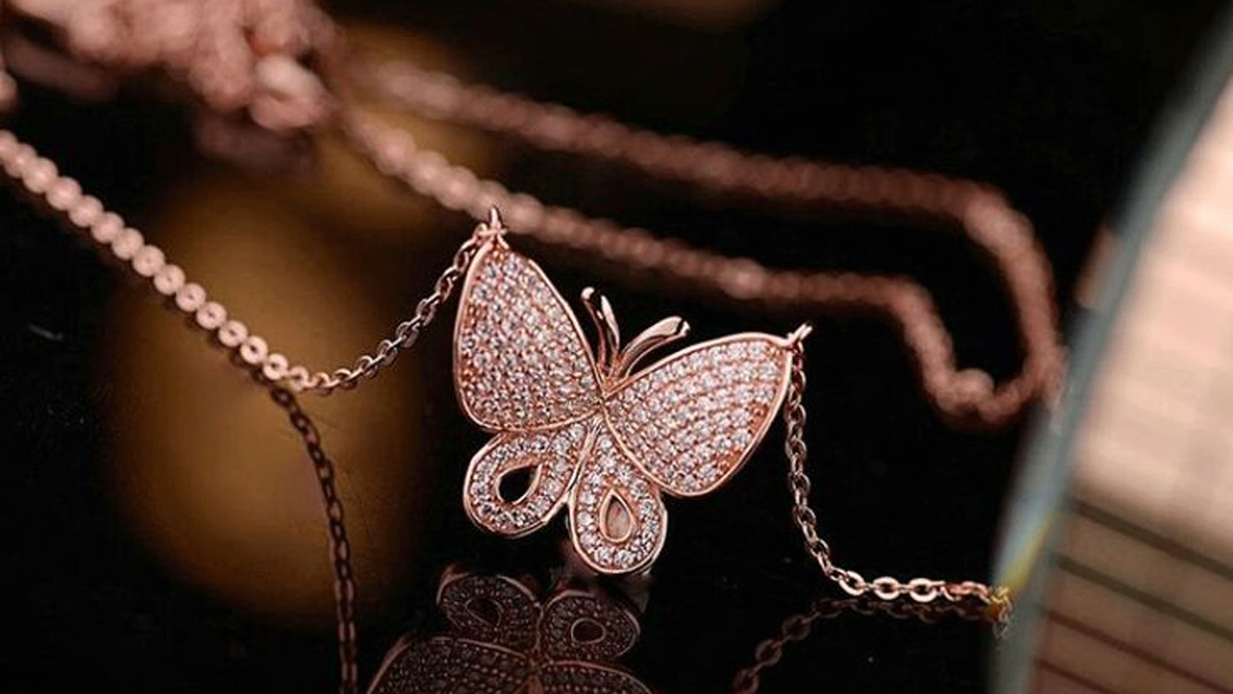 مدل گردنبند طرح پروانه 2026 | ظرافتی دخترانه برای استایل‌ های مینیمال