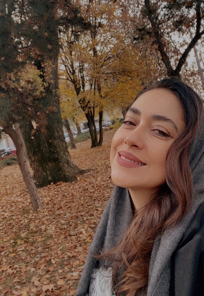 بهاره کیان افشار بین برگ‌های پاییز 1