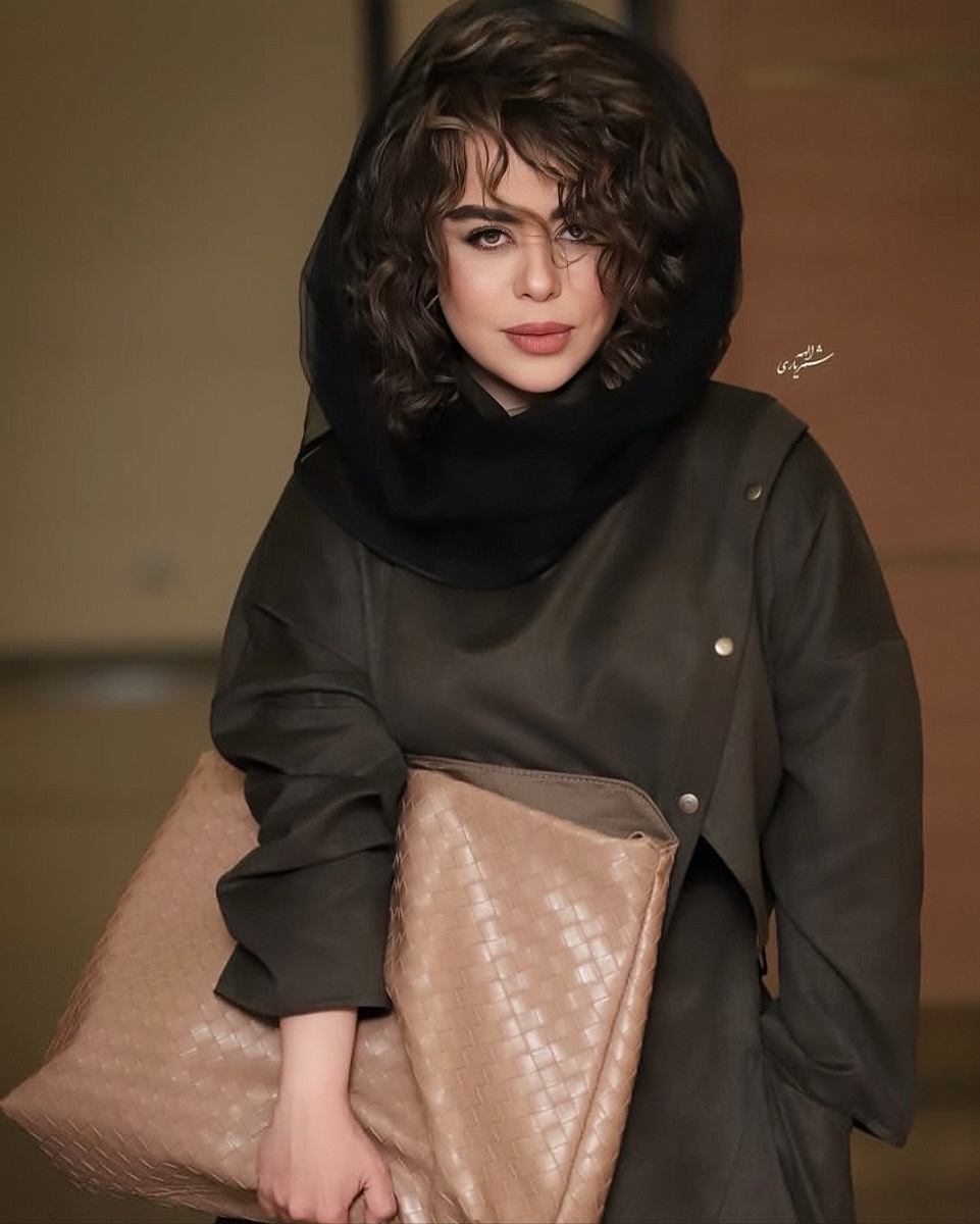 کیف میلیاردی الهام اخوان در جشنواره 25-3