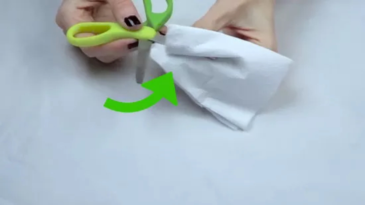 کاغذ سنباده را برش دهید؛ چطور قیچی را تیز کنیم؟