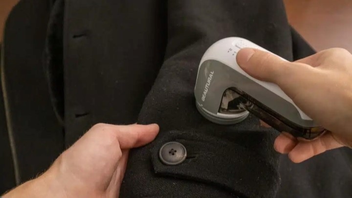 روش‌های از بین بردن پرز کت و پالتوهای فوتر