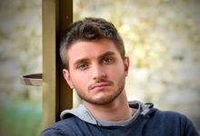 دارا حیایی در پشت صحنه نمایش شب امتحان