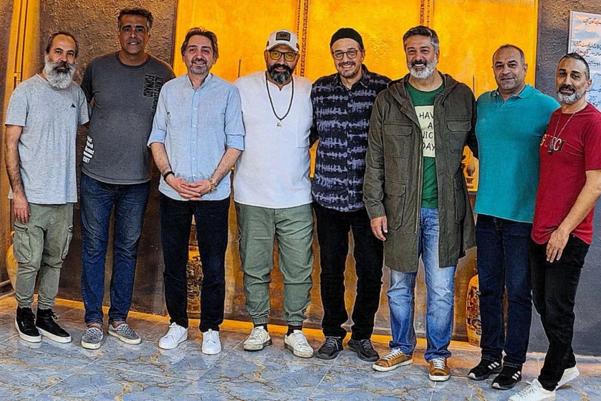 دور همی حمیدرضا پگاه با دوستانش 1