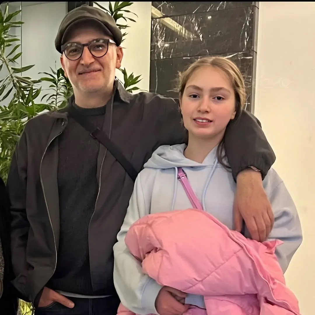  بیژن بنفشه‌خواه و دخترش 1