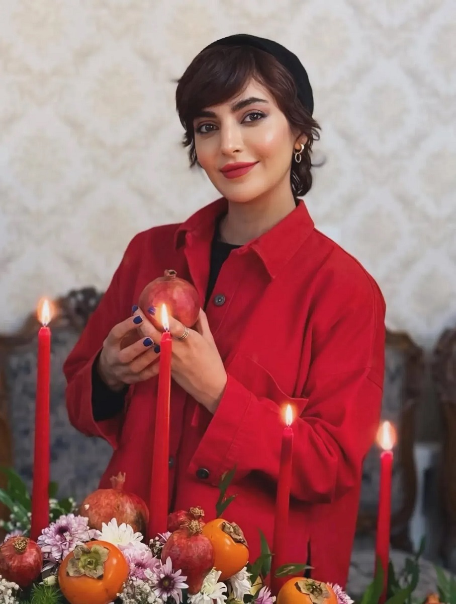 جشن یلدای مهشید جوادی با استایل قرمز 1