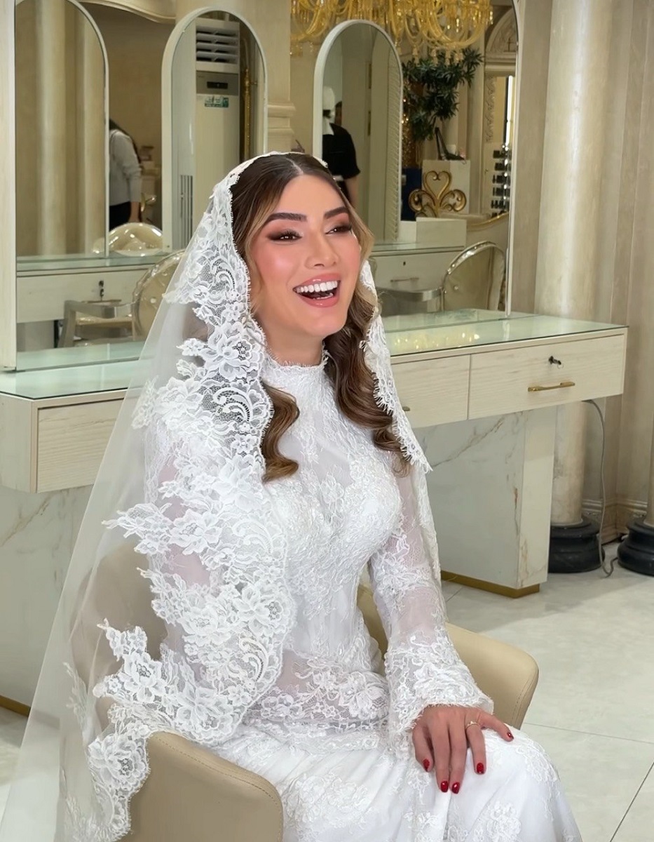 متین ستوده با لباس عروس جدیدش 1