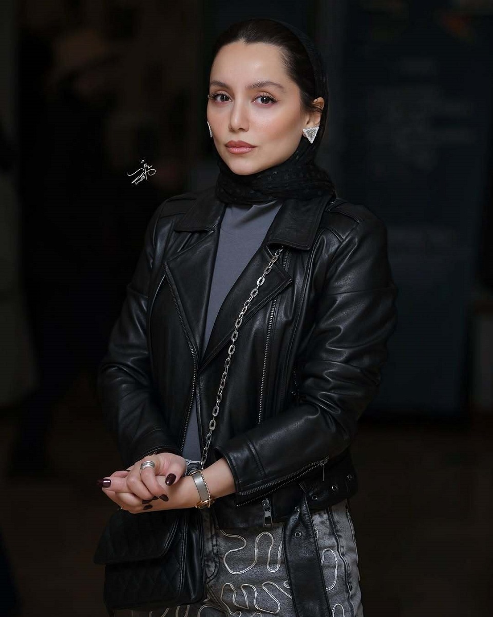 نازنین بیاتی در نمایشگاه چهارسوی خیال 1