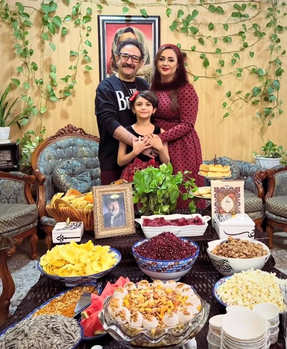 هدایت هاشمی کنار همسر و دخترش جانا 1