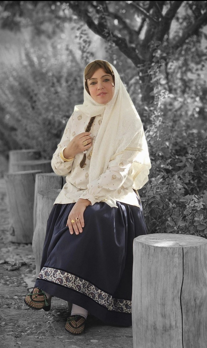 پوشش اصیل و لباس سنتی رزیتا غفاری 2